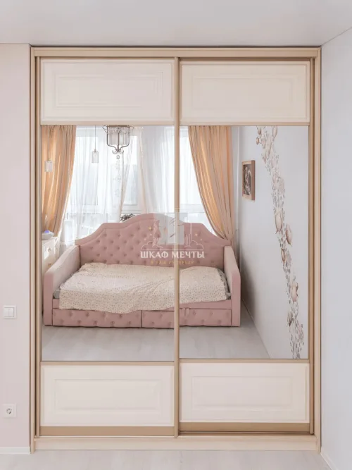 Шкаф-купе с золотым профилем Ш-352